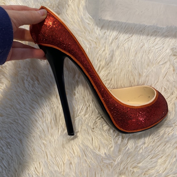 Red sequin wine 🍷 bottle holder and matching wine stopper set. - Picture 2 of 7